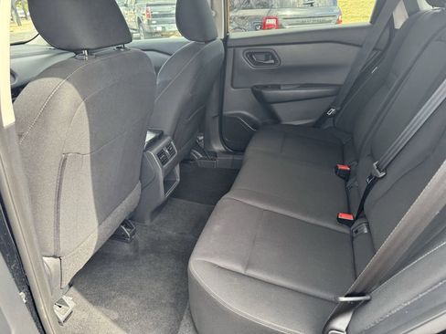 Used 2024 Nissan Rogue S image 10