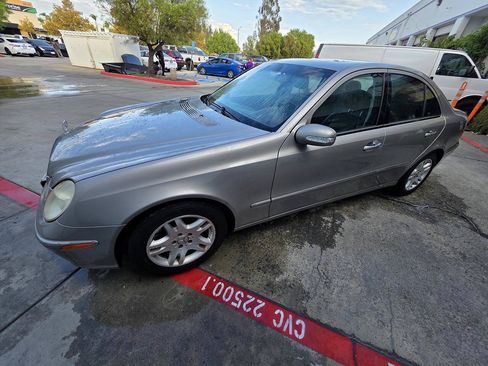 Used 2005 Mercedes-Benz E 320 Sedan image 5