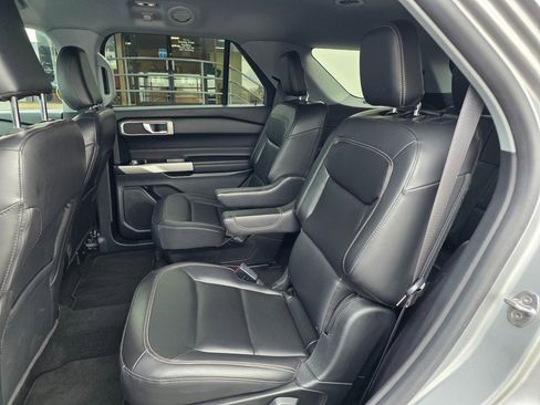 Used 2021 Ford Explorer XLT w/ Equipment Group 202A image 20