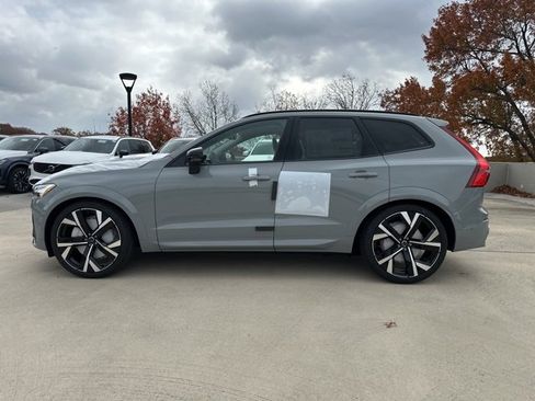 New 2026 Volvo XC60 B5 Ultra w/ Climate Package image 4