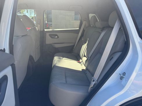 Used 2025 Nissan Rogue SV image 28