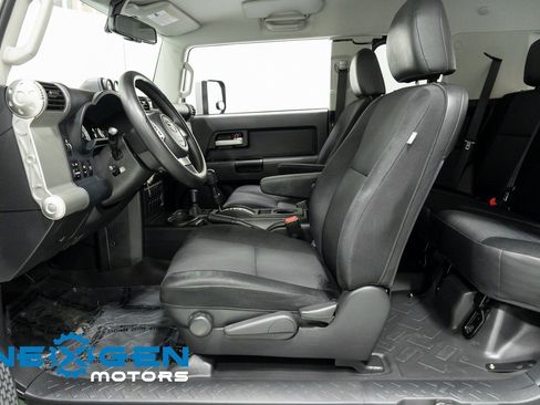 Used 2014 Toyota FJ Cruiser 4WD image 22