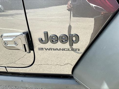Used 2025 Jeep Wrangler Unlimited Sport AWD/4WD image 24
