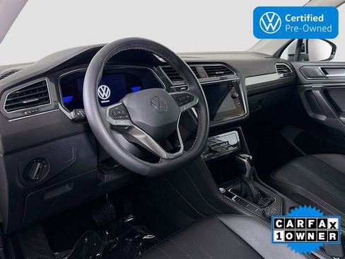 Used 2023 Volkswagen Tiguan SE w/ Panoramic Sunroof Package image 9