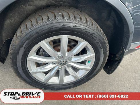 Used 2016 Volkswagen Touareg Sport image 11