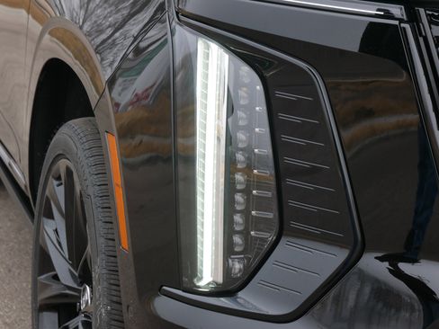 New 2026 Cadillac Escalade Platinum Sport w/ LPO, ONYX Package image 13