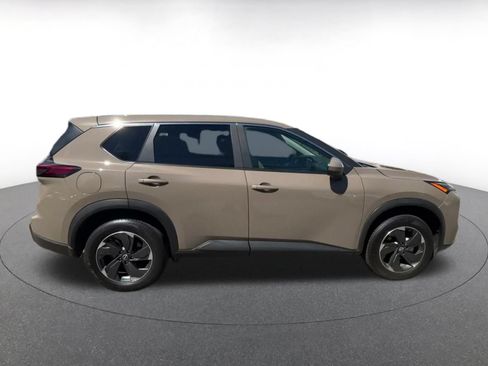 Used 2025 Nissan Rogue SV AWD/4WD image 16