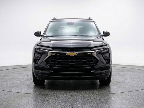 Used 2025 Chevrolet TrailBlazer LT image 2