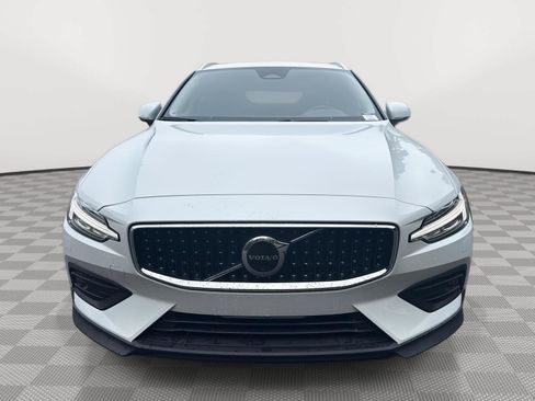 Used 2025 Volvo V60 B5 Cross Country Plus AWD/4WD image 3