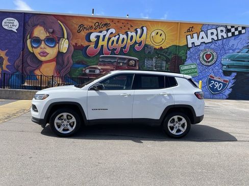 Used 2024 Jeep Compass Latitude AWD/4WD image 2