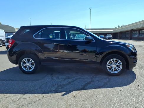 Used 2017 Chevrolet Equinox LS AWD/4WD image 6