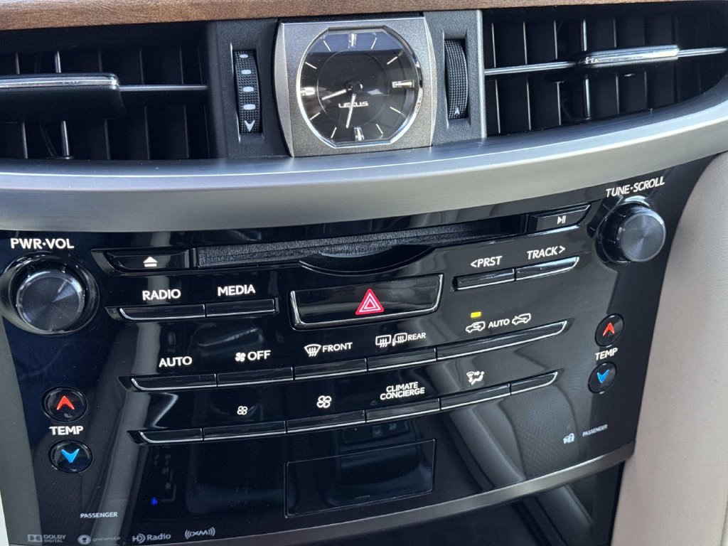 Used 2021 Lexus LX 570 4WD w/ Luxury Package image 26