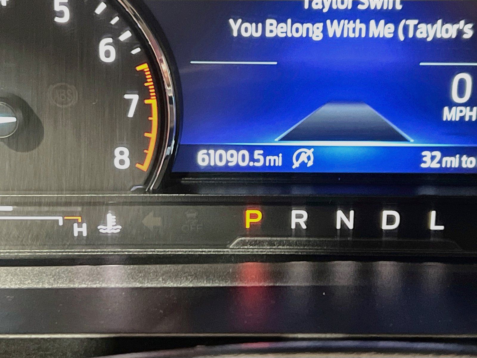 Used 2024 Ford Explorer XLT w/ Equipment Group 202A RWD image 8