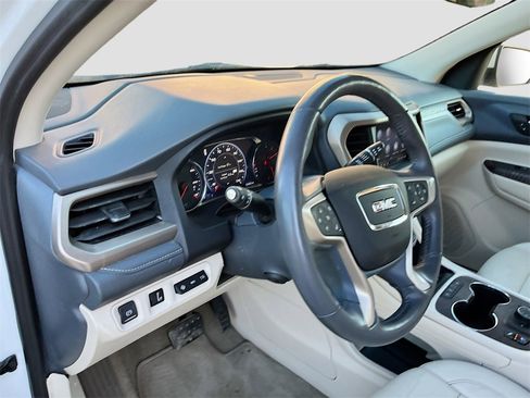 Used 2022 GMC Acadia Denali w/ Denali Ultimate Package image 9