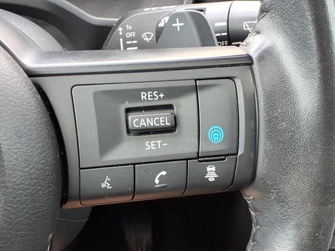 Used 2024 Nissan Rogue SV w/ SV Premium Package FWD image 14