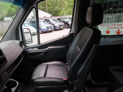 Used 2021 Mercedes-Benz Sprinter 2500 image 23