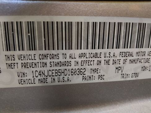 Used 2017 Jeep Compass Latitude image 33