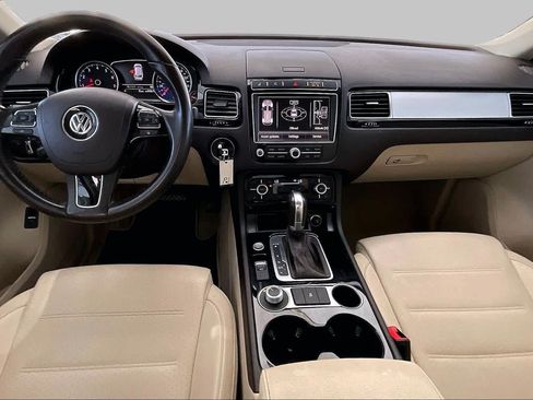 Used 2016 Volkswagen Touareg Sport AWD/4WD image 17