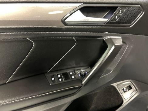 Used 2022 Volkswagen Tiguan SE R-Line image 12