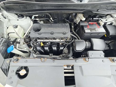 Used 2010 Hyundai Tucson GLS w/ Popular Equipment Pkg 2 FWD image 17