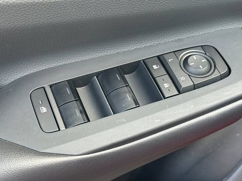 Used 2025 Toyota Prius LE FWD image 12