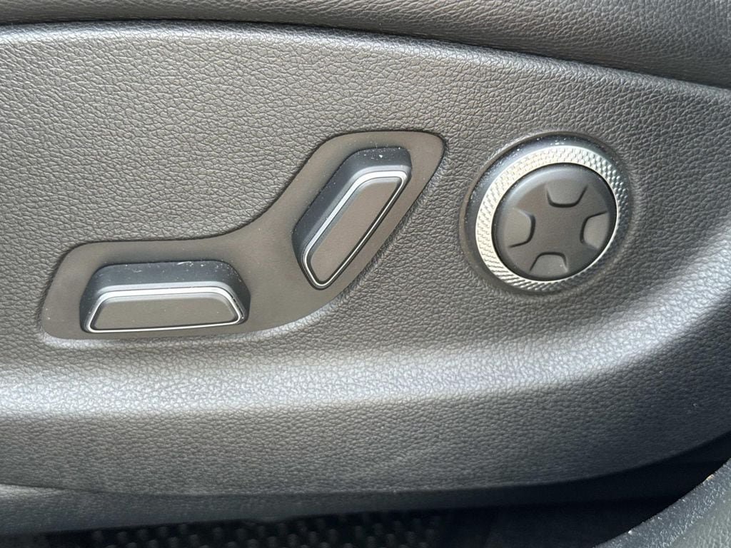 Used 2025 Genesis GV70 2.5T AWD/4WD image 31