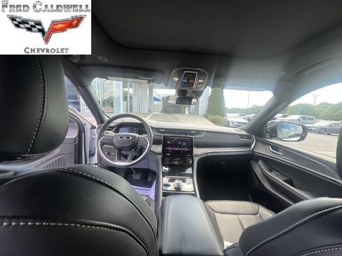 Used 2025 Jeep Grand Cherokee Limited AWD/4WD image 26