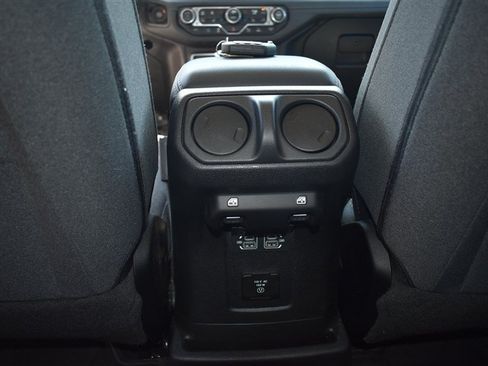 Used 2024 Jeep Wrangler Unlimited Sahara w/ Technology Group AWD/4WD image 26