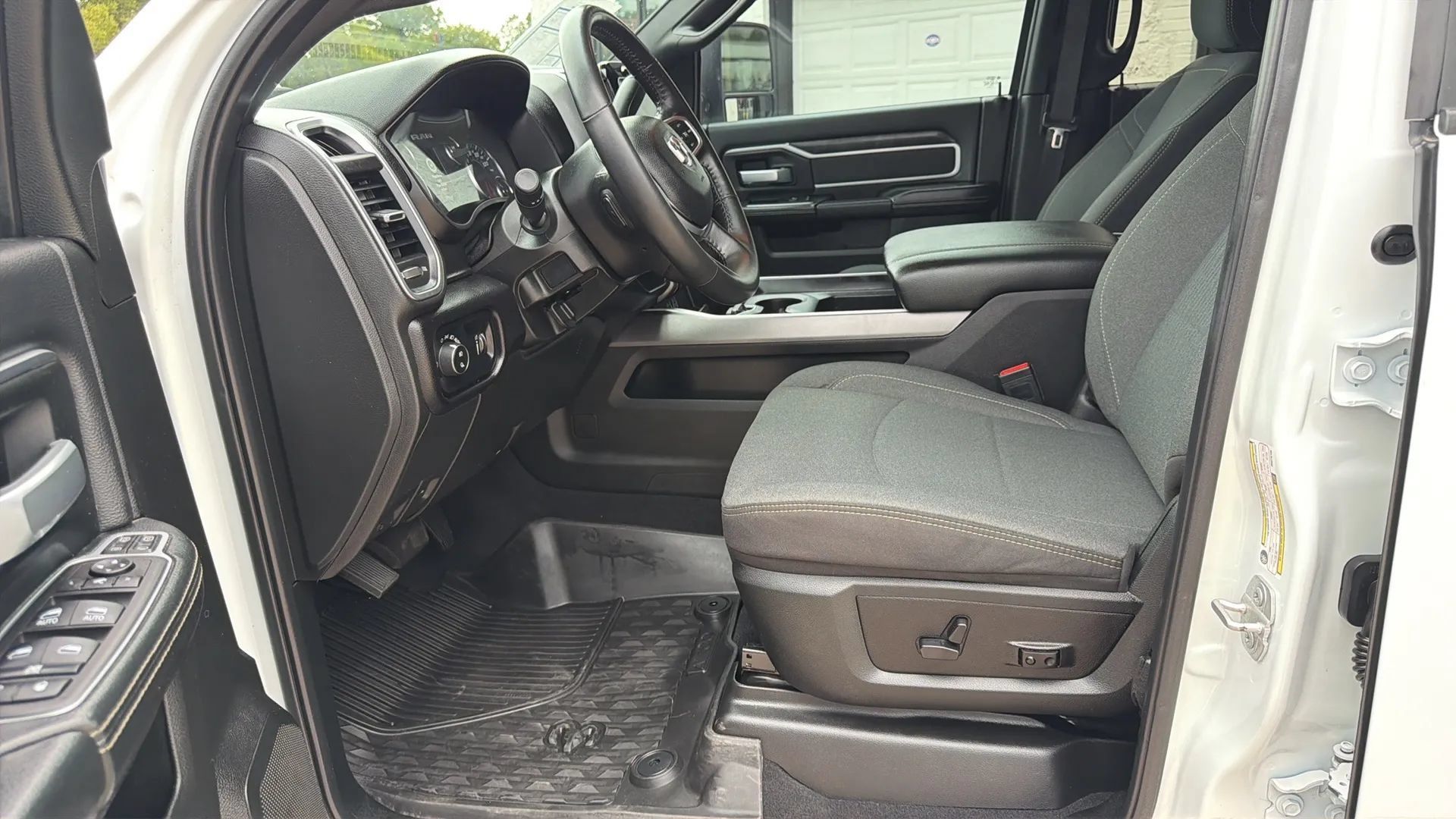 Used 2024 RAM 2500 Big Horn w/ Sport Appearance Package AWD/4WD image 8