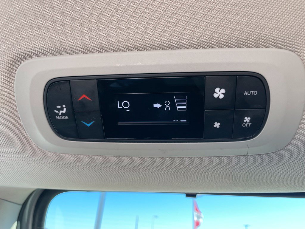 Used 2023 Chrysler Pacifica Touring-L FWD image 45
