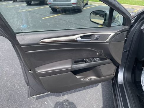 Used 2014 Ford Fusion SE w/ Equipment Group 202A FWD image 14