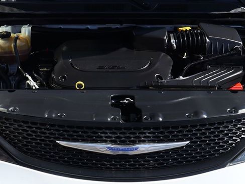 Used 2020 Chrysler Voyager L image 56