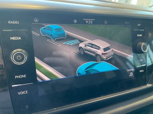 Used 2023 Volkswagen Taos SE FWD image 16