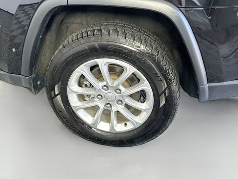 Used 2022 Jeep Grand Cherokee Laredo X AWD/4WD image 31