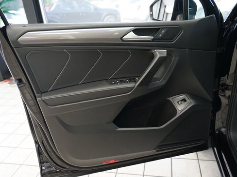 Used 2022 Volkswagen Tiguan SE R-Line AWD/4WD image 24