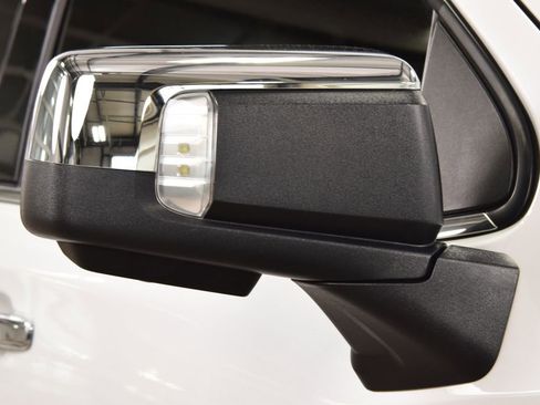 Used 2024 Chevrolet Silverado 1500 High Country w/ High Country Premium Package AWD/4WD image 17
