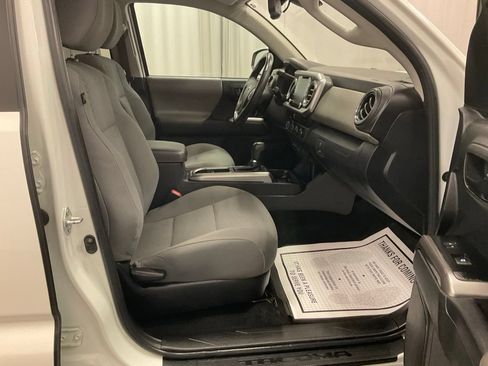 Used 2023 Toyota Tacoma SR5 w/ Technology Package AWD/4WD image 9
