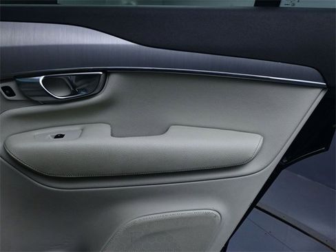 Used 2021 Volvo XC90 T5 Momentum w/ Climate Package image 29