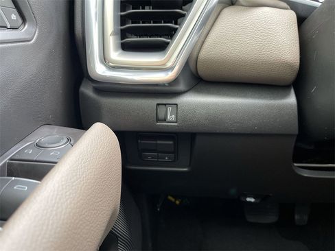 New 2026 GMC Canyon Denali image 18