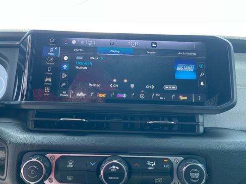 Used 2024 Jeep Gladiator Sport AWD/4WD image 5