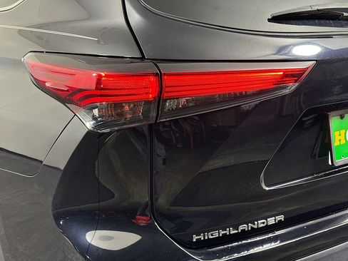 Used 2023 Toyota Highlander LE image 36