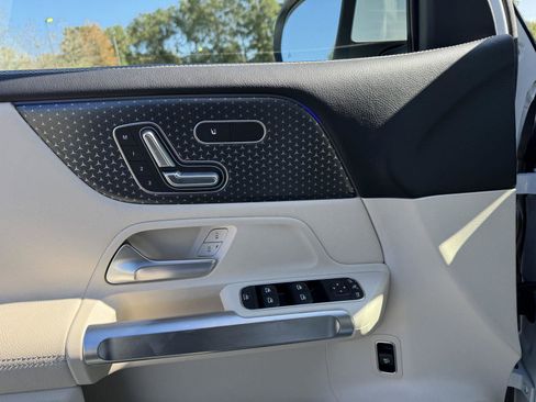 Certified 2025 Mercedes-Benz GLB 250 image 6