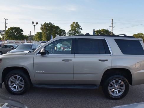 Used 2017 Chevrolet Tahoe LT w/ Luxury Package RWD image 5