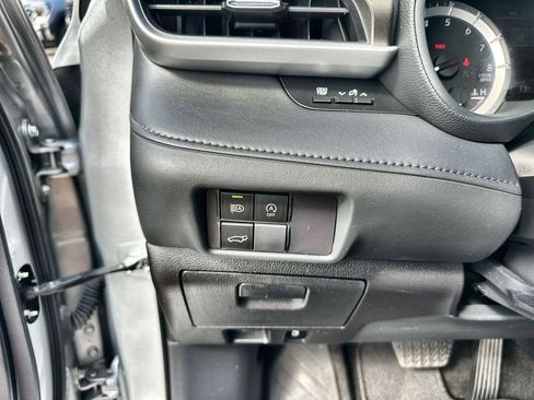 Used 2023 Toyota Highlander LE image 17