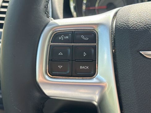 Used 2012 Chrysler Town & Country Touring image 27