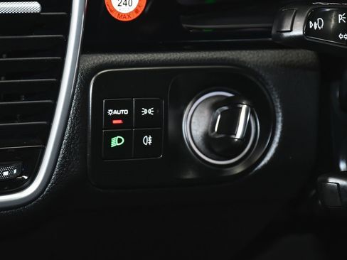 Used 2022 Porsche Cayenne Platinum Edition image 19