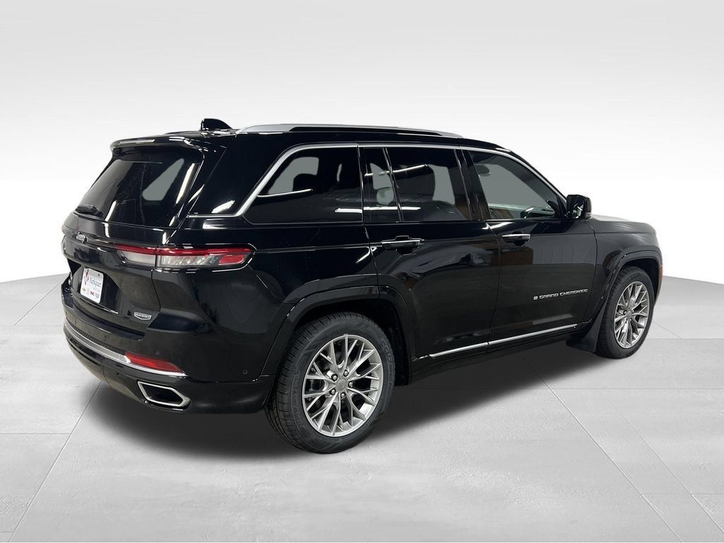 Used 2023 Jeep Grand Cherokee Summit AWD/4WD image 9