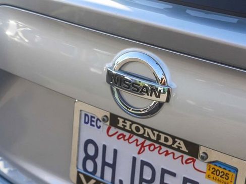 Used 2018 Nissan Rogue Sport SV image 11