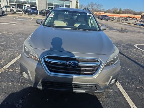 Used 2019 Subaru Outback 2.5i Premium image 10