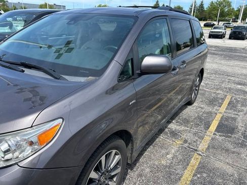 Used 2020 Toyota Sienna XLE w/ XLE Navigation Package AWD/4WD image 2